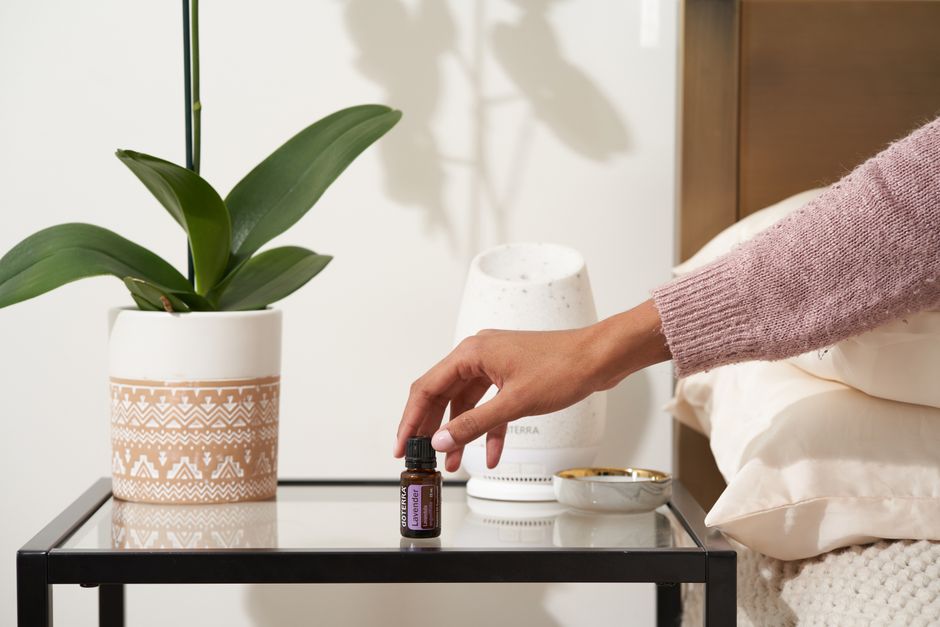 Chambre calme avec diffuseur, propice à une séance de cohérence cardiaque avant de dormir